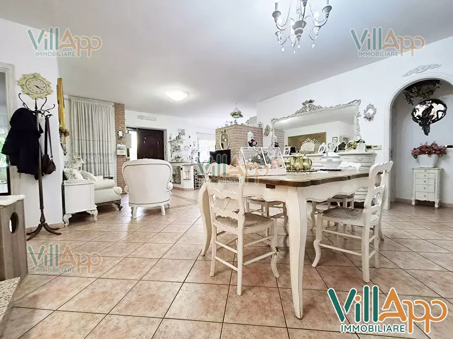 Immagine 27 di Villa in vendita  in Via Malta 20 a Fondi