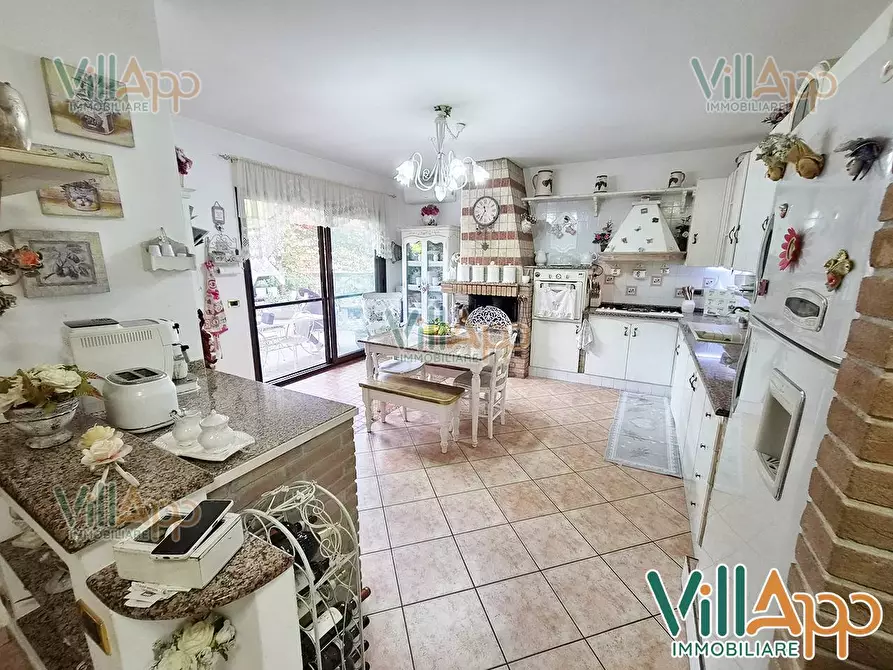 Immagine 4 di Villa in vendita  in Via Malta 20 a Fondi