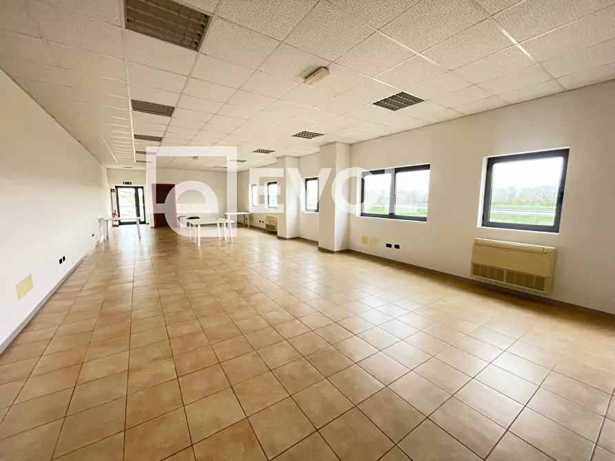 Immagine 7 di Capannone industriale in vendita  in piazza Libertà 1 a Pordenone