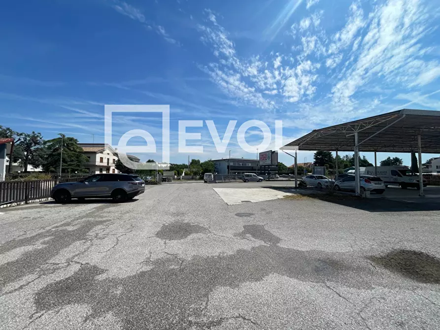 Immagine 22 di Locale commerciale in affitto  in via Udine 9 a Manzano