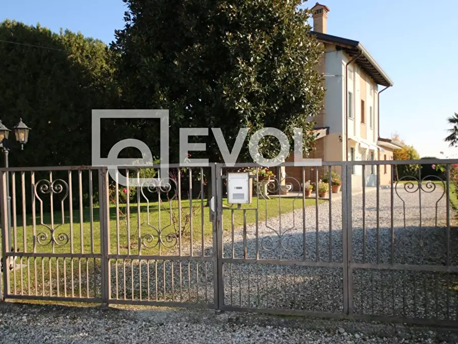 Immagine 37 di Villa in vendita  in Via Caterina Percoto 5 a Rivignano Teor