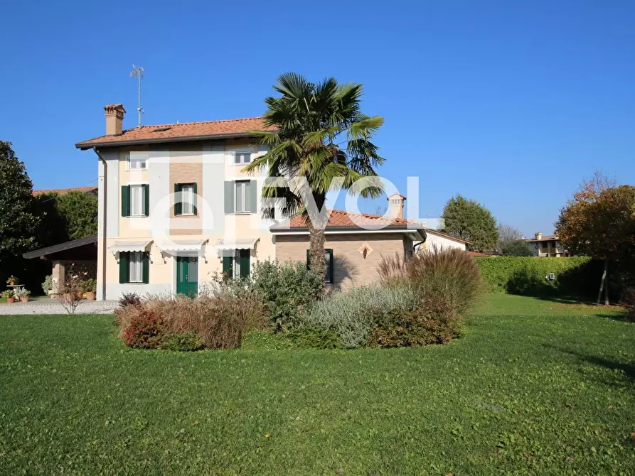 Immagine 1 di Villa in vendita  in Via Caterina Percoto 5 a Rivignano Teor