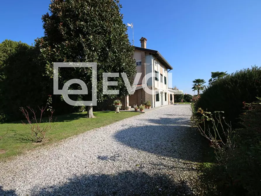 Immagine 3 di Villa in vendita  in Via Caterina Percoto 5 a Rivignano Teor