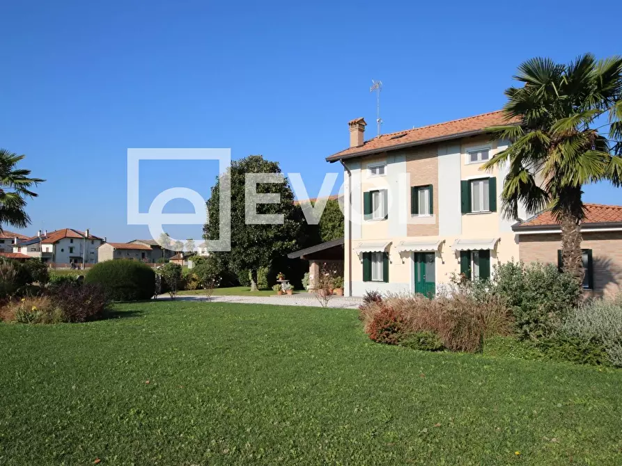 Immagine 2 di Villa in vendita  in Via Caterina Percoto 5 a Rivignano Teor