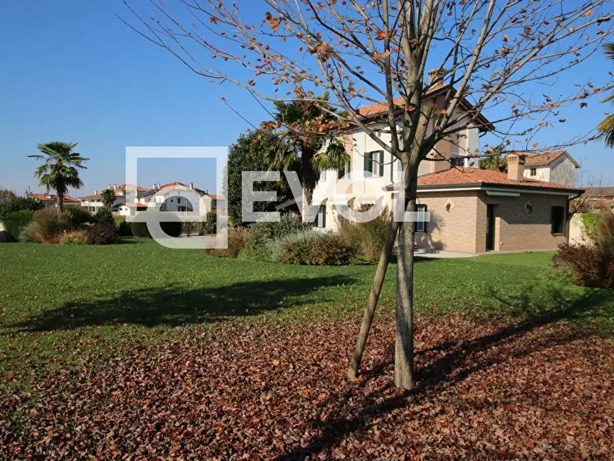 Immagine 34 di Villa in vendita  in Via Caterina Percoto 5 a Rivignano Teor