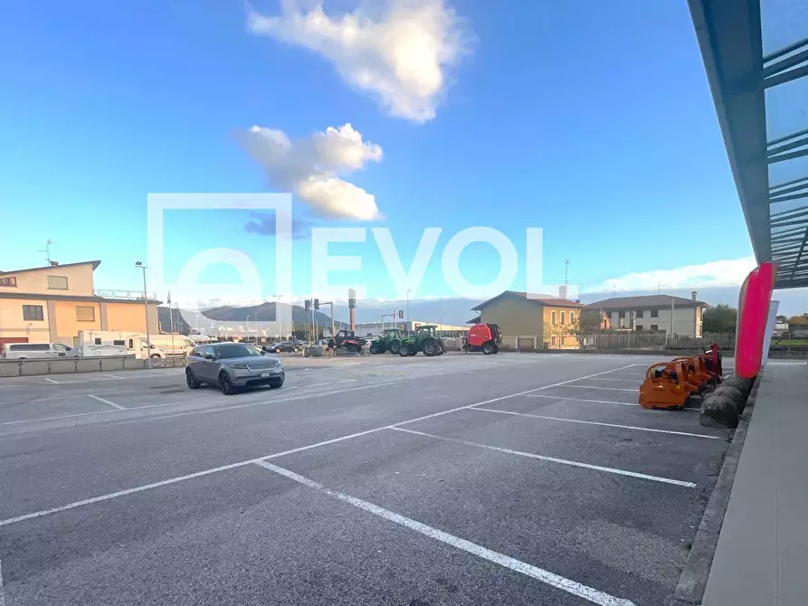 Immagine 6 di Locale commerciale in vendita  in SS 13 Bivio Taboga 140 a Gemona Del Friuli