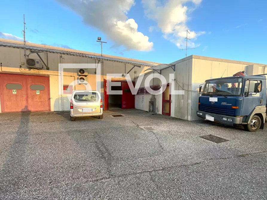 Immagine 9 di Locale commerciale in vendita  in SS 13 Bivio Taboga 140 a Gemona Del Friuli