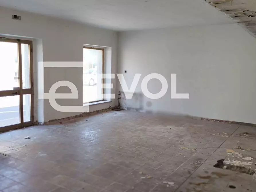 Immagine 8 di Negozio in vendita  in Via Cividale 291 a Udine