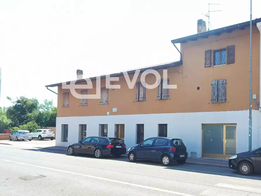 Immagine 11 di Negozio in vendita  in Via Cividale 291 a Udine