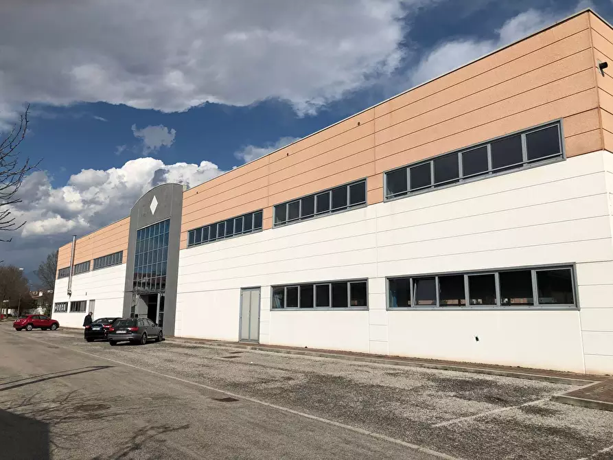 Immagine 4 di Locale commerciale in vendita  in Via Goetta 76 a Cordenons