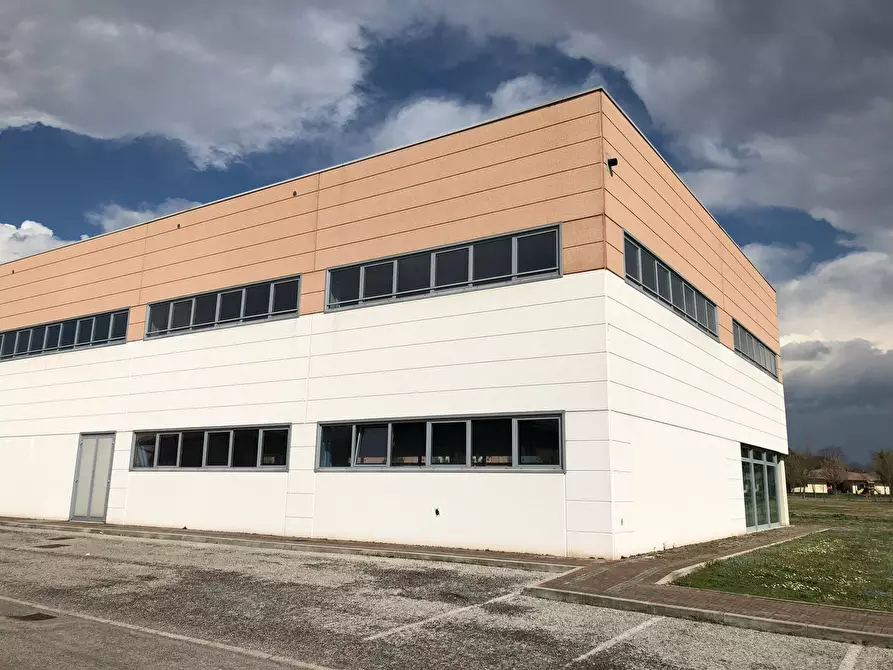 Immagine 3 di Locale commerciale in vendita  in Via Goetta 76 a Cordenons