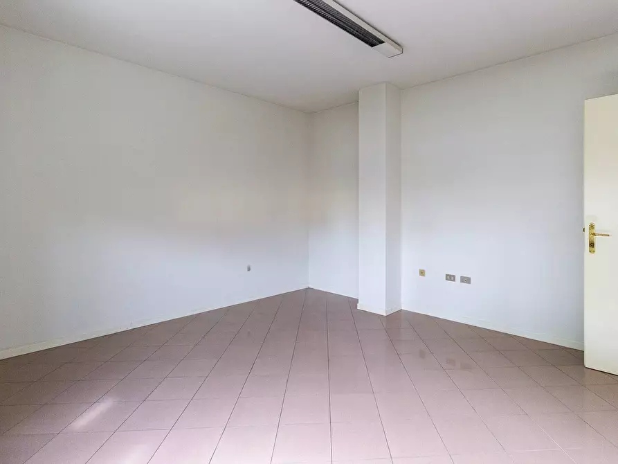 Immagine 10 di Ufficio in vendita  in Via Dante 12 a Pordenone