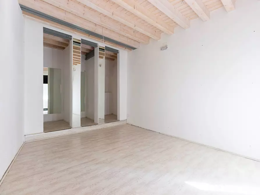 Immagine 3 di Locale commerciale in affitto  in Via Cesare Battisti 5 a Pordenone