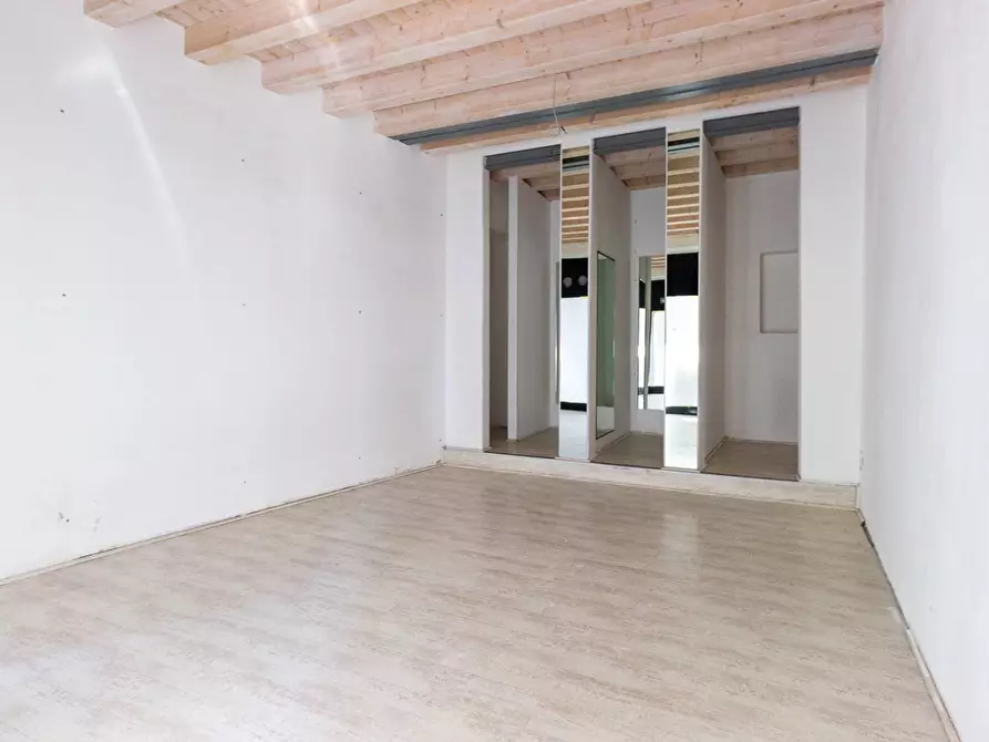 Immagine 4 di Locale commerciale in affitto  in Via Cesare Battisti 5 a Pordenone