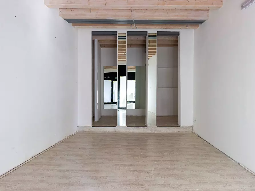 Immagine 5 di Locale commerciale in affitto  in Via Cesare Battisti 5 a Pordenone