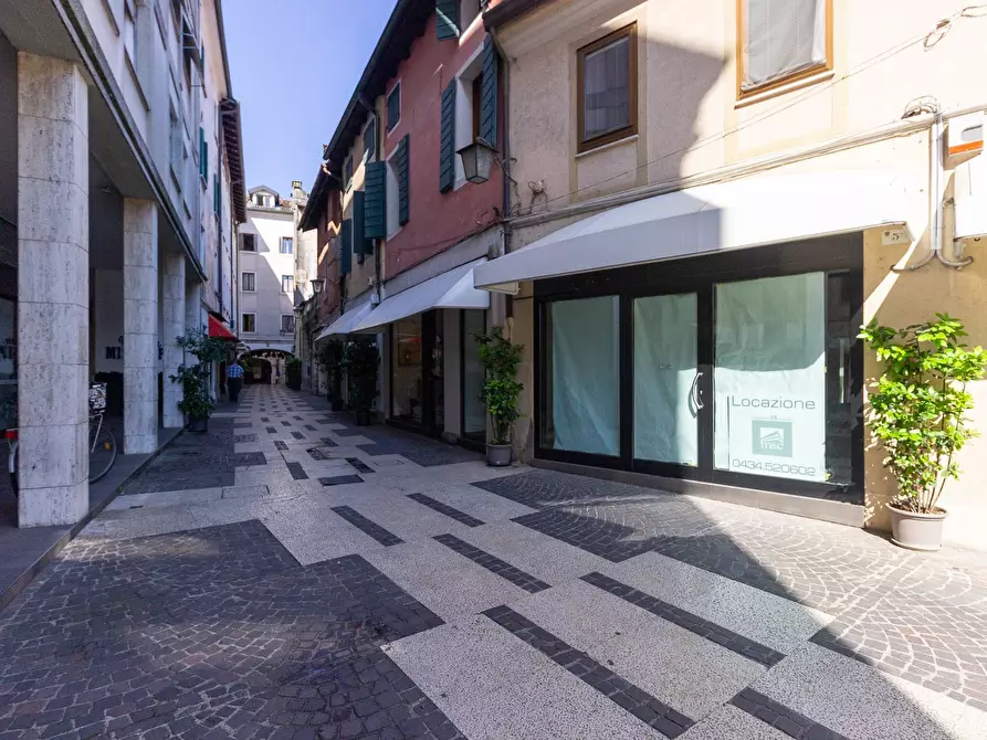 Immagine 2 di Locale commerciale in affitto  in Via Cesare Battisti 5 a Pordenone