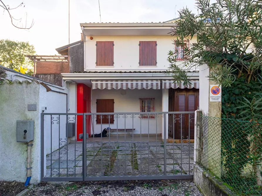 Immagine 1 di Casa indipendente in vendita  in Via Del Fante a Pordenone