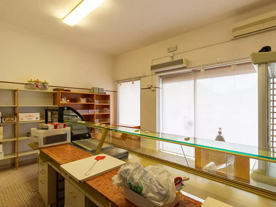 Immagine 6 di Locale commerciale in vendita  in Piazza Roma 12 a Andreis