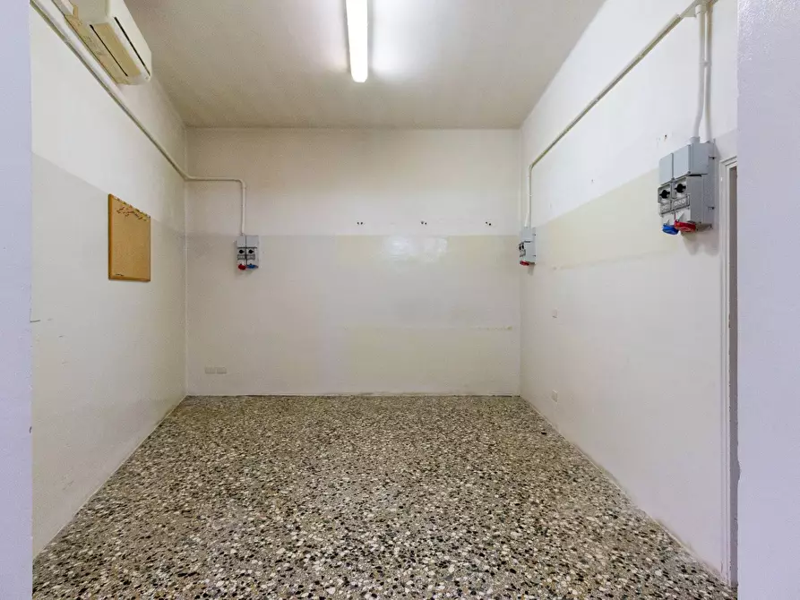 Immagine 7 di Locale commerciale in vendita  in Piazza Roma 12 a Andreis