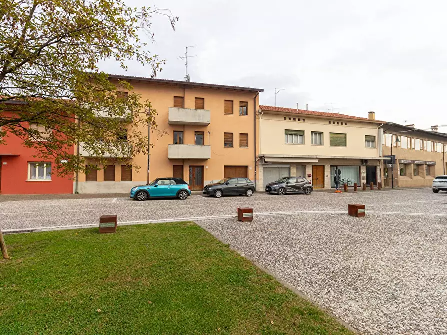 Immagine 1 di Locale commerciale in vendita  in Piazza Roma 12 a Andreis