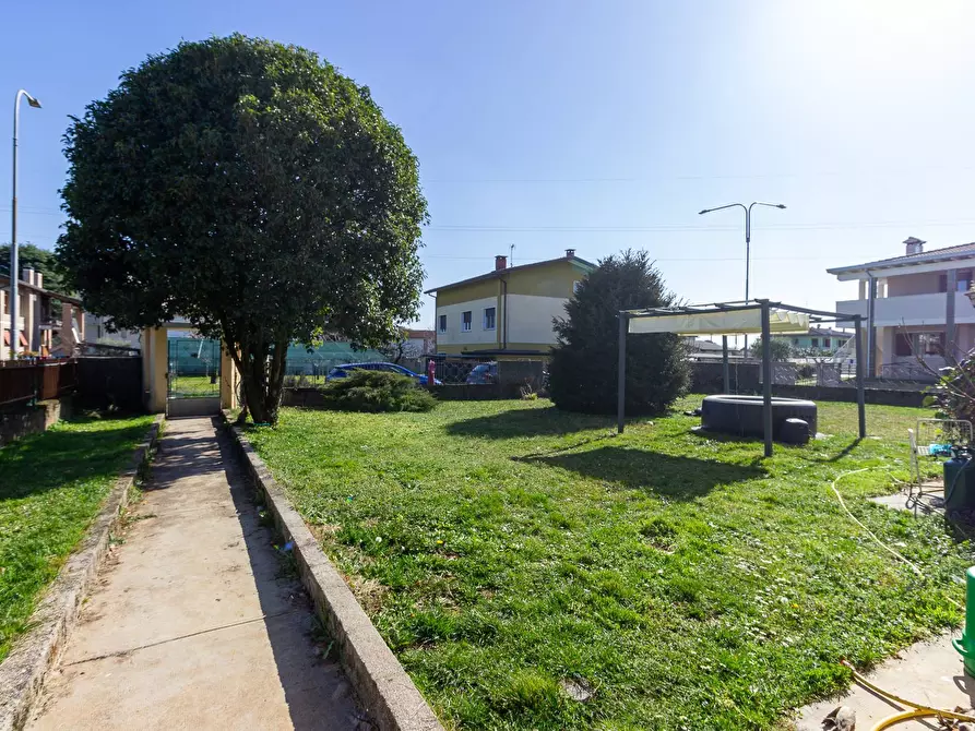 Immagine 37 di Casa semindipendente in vendita  in VIA BERNINI 2 a Cordenons