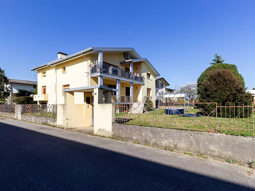 Immagine 1 di Casa semindipendente in vendita  in VIA BERNINI 2 a Cordenons
