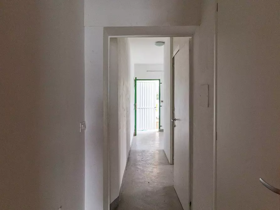 Immagine 7 di Locale commerciale in vendita  in Via Vittorio Veneto 22 a Aviano