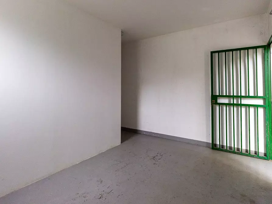 Immagine 14 di Locale commerciale in vendita  in Via Vittorio Veneto 22 a Aviano