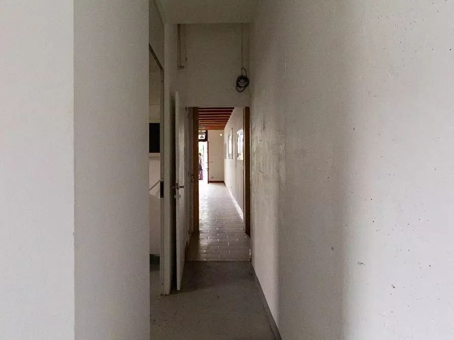 Immagine 10 di Locale commerciale in vendita  in Via Vittorio Veneto 22 a Aviano