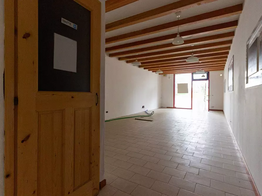 Immagine 6 di Locale commerciale in vendita  in Via Vittorio Veneto 22 a Aviano