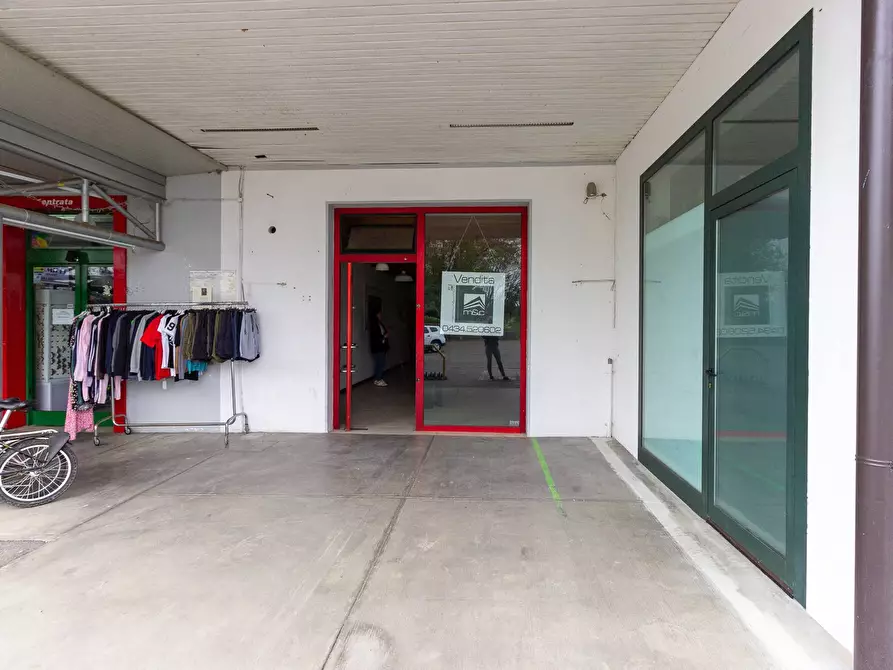 Immagine 4 di Locale commerciale in vendita  in Via Vittorio Veneto 22 a Aviano