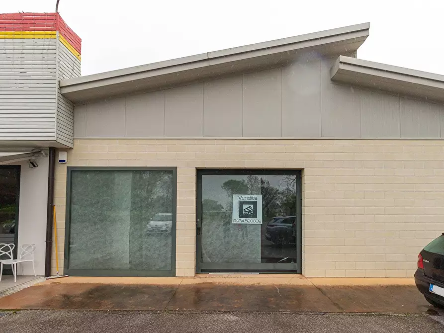 Immagine 1 di Locale commerciale in vendita  in Via Vittorio Veneto 22 a Aviano