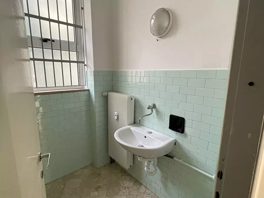 Immagine 4 di Locale commerciale in vendita  in Viale Trento 16 a Pordenone