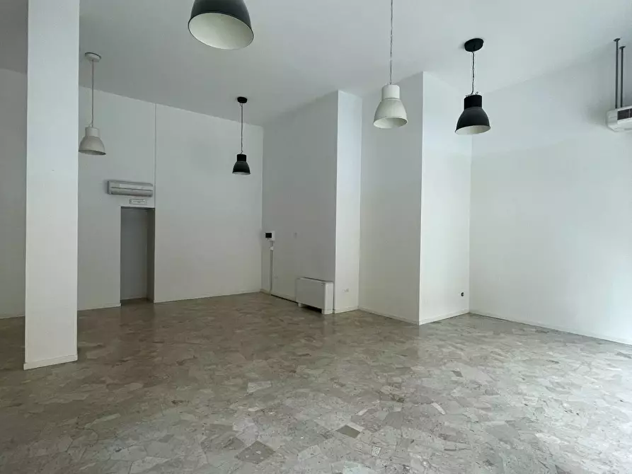 Immagine 2 di Locale commerciale in vendita  in Viale Trento 16 a Pordenone