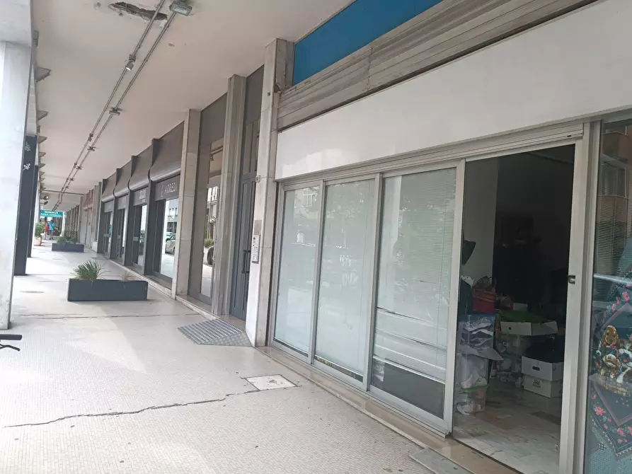 Immagine 2 di Locale commerciale in vendita  in Viale Marconi 55 a Pordenone