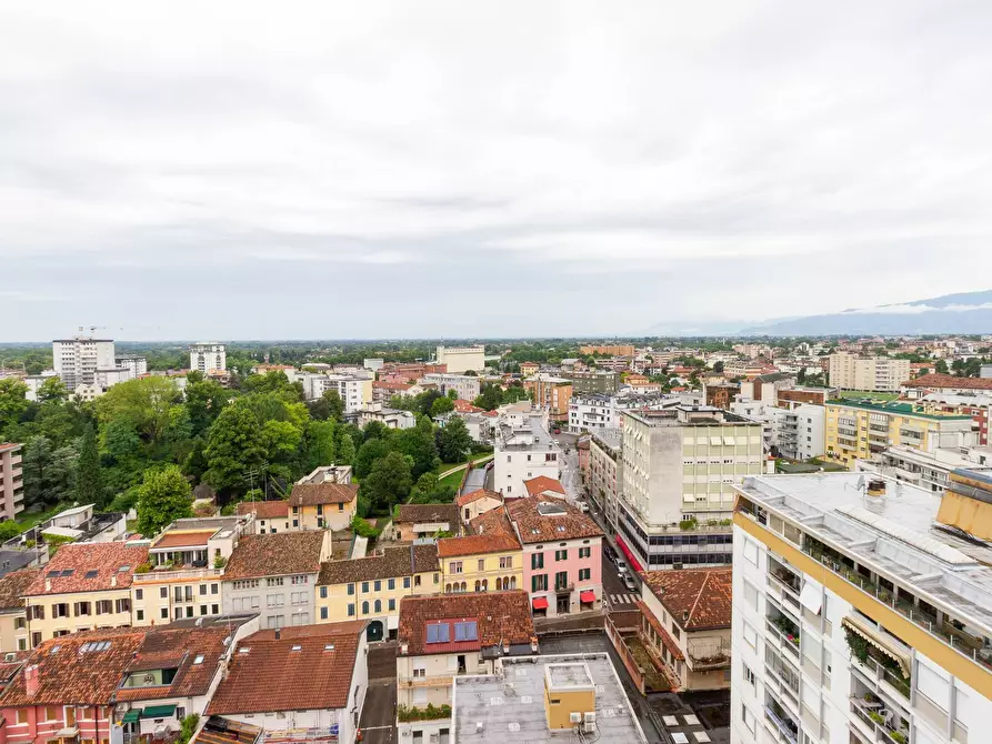 Immagine 1 di Appartamento in vendita  in Piazzetta N.Bixio 18 a Pordenone