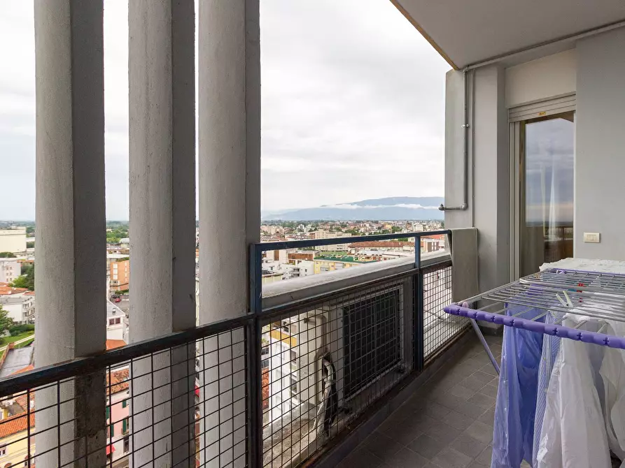 Immagine 13 di Appartamento in vendita  in Piazzetta N.Bixio 18 a Pordenone