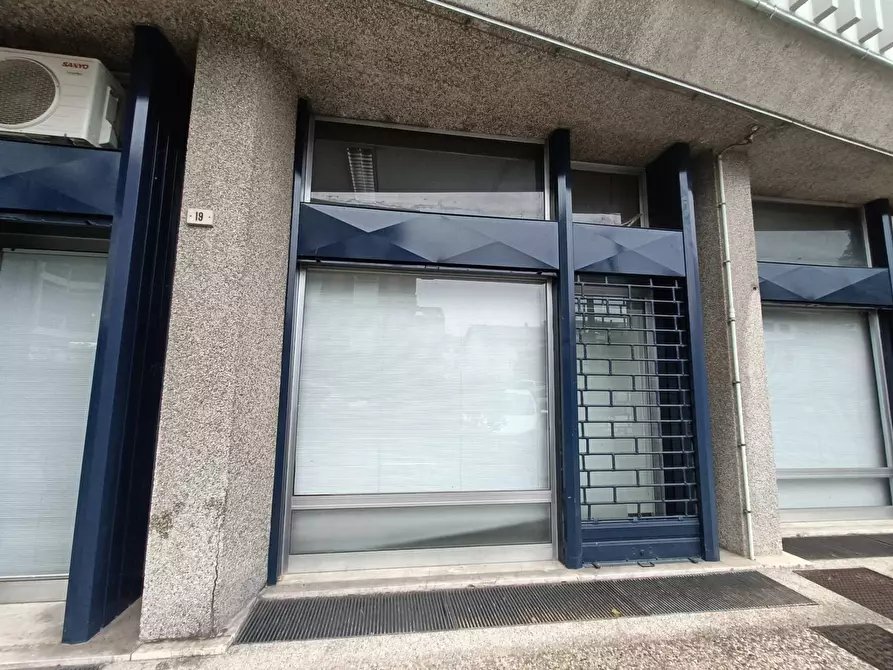 Immagine 1 di Locale commerciale in vendita  in Piazzetta Nino Bixio 19 - 20 - 3 a Pordenone