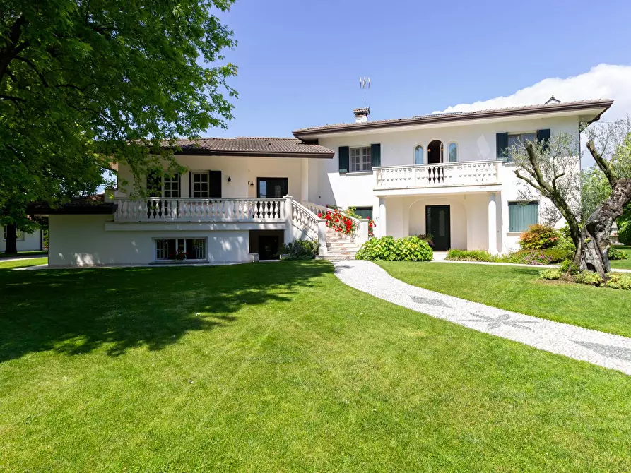 Immagine 1 di Villa in vendita  in VIA BORGO CASONI 31 a Pordenone