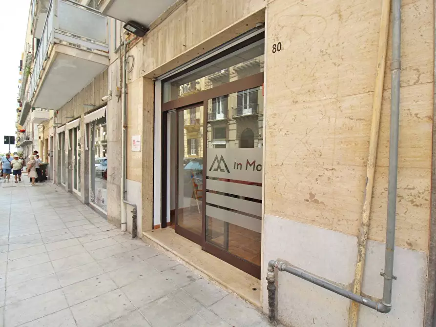 Immagine 5 di Locale commerciale in vendita  in Via Mariano Stabile 80 a Palermo