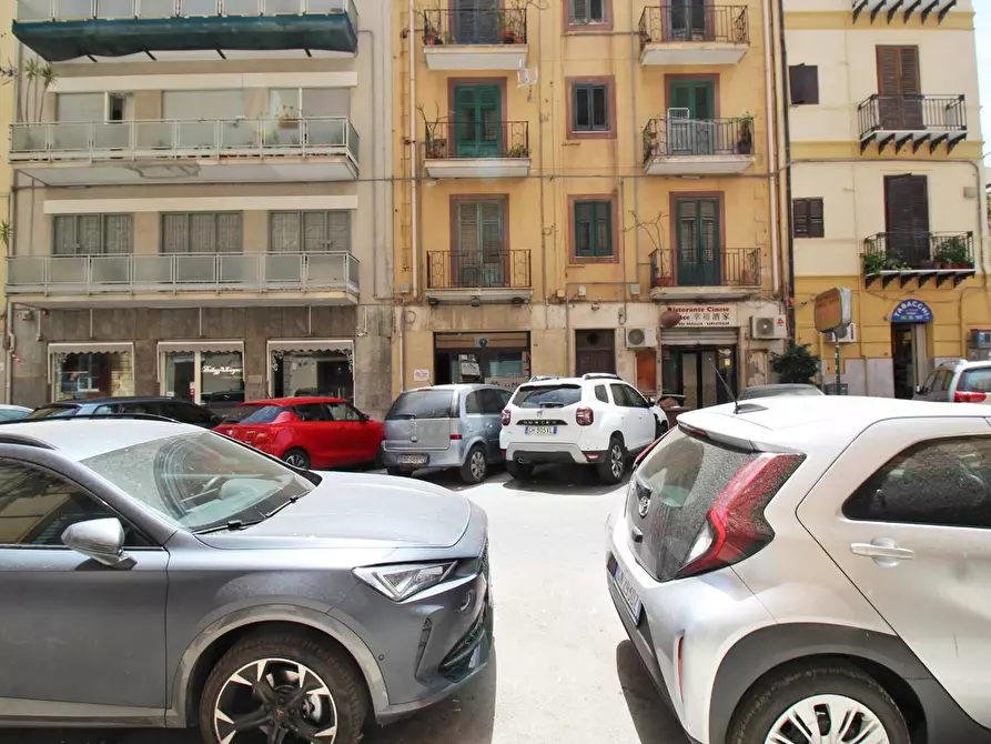 Immagine 12 di Locale commerciale in vendita  in Via Mariano Stabile 80 a Palermo