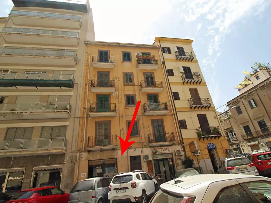 Immagine 13 di Locale commerciale in vendita  in Via Mariano Stabile 80 a Palermo