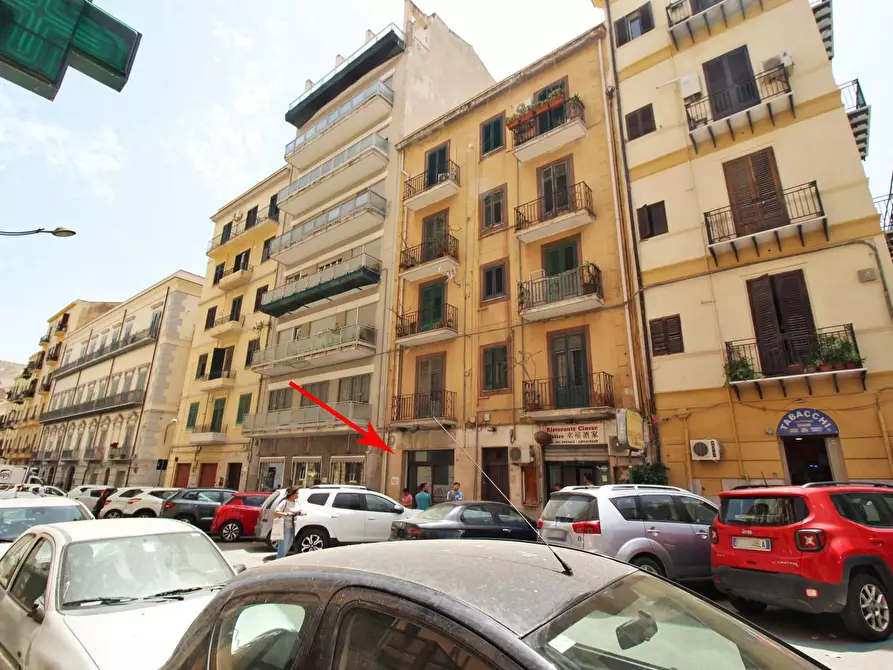 Immagine 14 di Locale commerciale in vendita  in Via Mariano Stabile 80 a Palermo