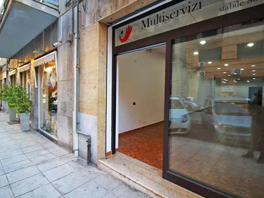 Immagine 15 di Locale commerciale in vendita  in Via Mariano Stabile 80 a Palermo