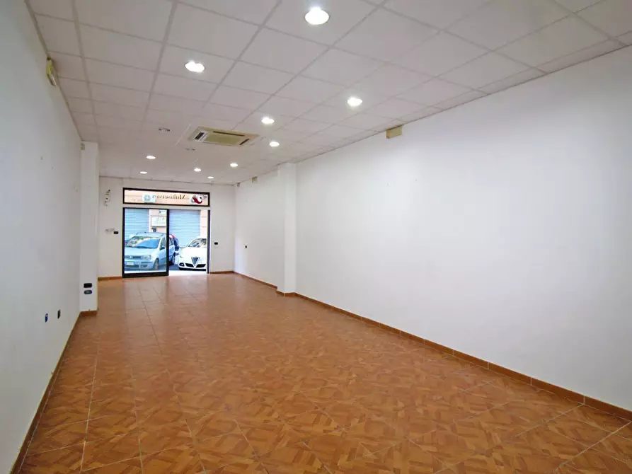 Immagine 20 di Locale commerciale in vendita  in Via Mariano Stabile 80 a Palermo