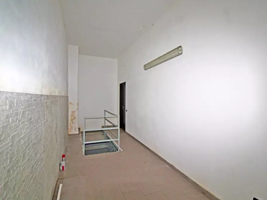 Immagine 27 di Locale commerciale in vendita  in Via Mariano Stabile 80 a Palermo
