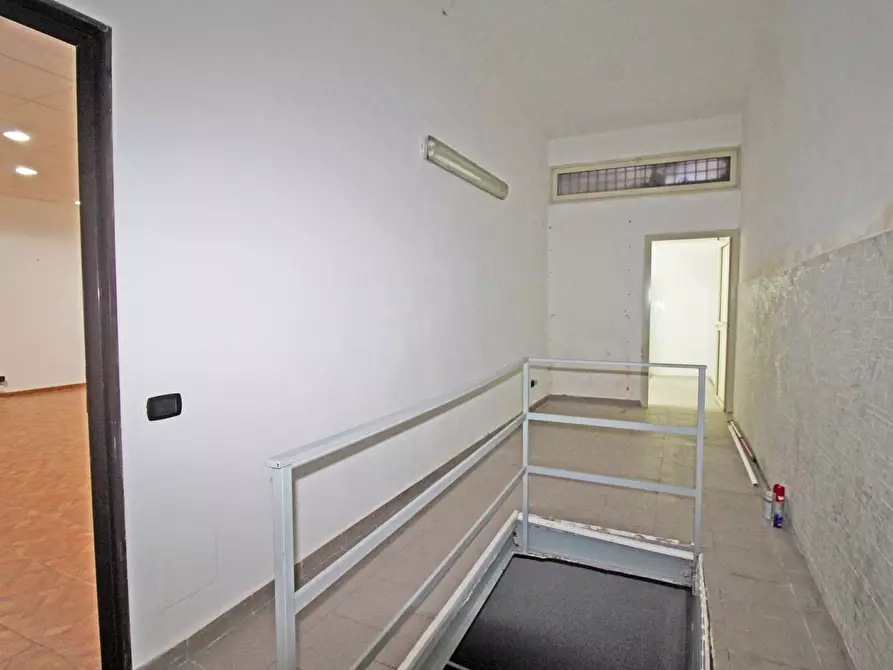 Immagine 29 di Locale commerciale in vendita  in Via Mariano Stabile 80 a Palermo