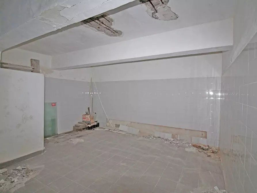 Immagine 30 di Locale commerciale in vendita  in Via Mariano Stabile 80 a Palermo
