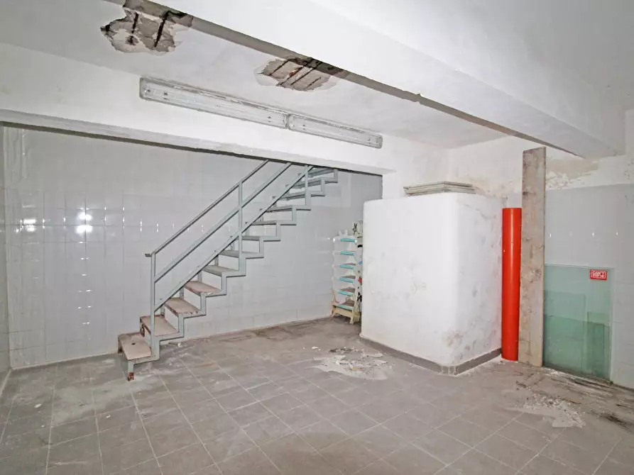 Immagine 31 di Locale commerciale in vendita  in Via Mariano Stabile 80 a Palermo