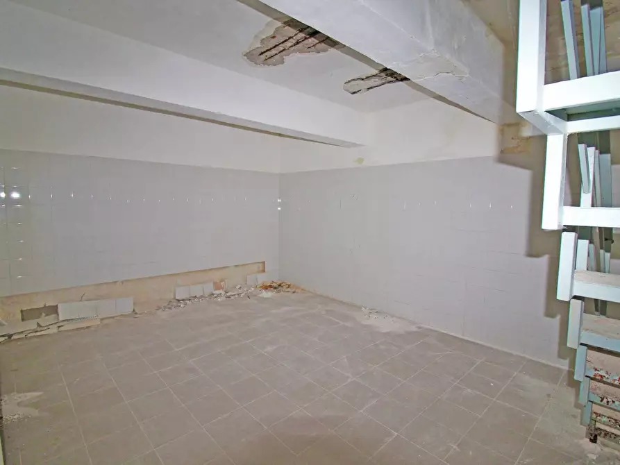 Immagine 33 di Locale commerciale in vendita  in Via Mariano Stabile 80 a Palermo